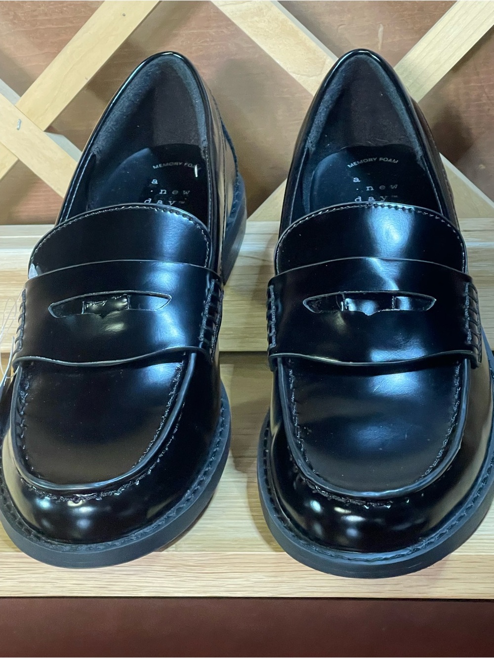 NWT “Phyllis Penny Loafer” Classic Vegan leather High Shine / Memory Foam/Sz 7.5